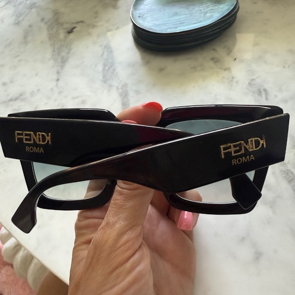 Fendi sunglasses - Picture 5 of 7